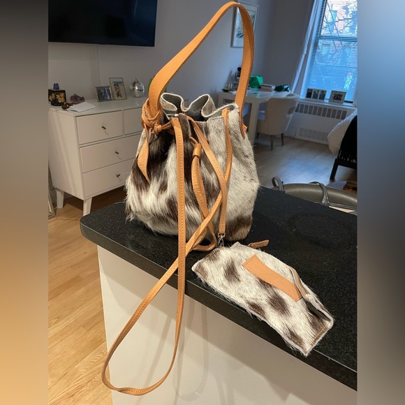 Genuine Leather Bucket Bag - Picture 3 of 5